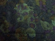 an old wallpaper with flowers and leaves on it