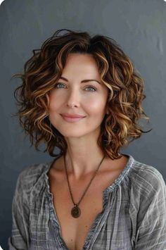 Celebrity Curly Hairstyles, Curly Hair 50 Year Old Women, Layered Bob Curly, Curly Hairstyles With Glasses, Stacked Curly Bob Haircut, Ponytail For Short Hair, Short And Curly Hairstyles, Medium Length Curly Hairstyles, Medium Curly Bob