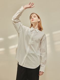 Editor'sNotes The Alley Collar Basic Shirt is designed with an oversized relaxed silhouette using 100% solid cotton material. It conveys a casual feeling with one pocket detail and provides a comfortable fit with a moderately long length. - Oversized relaxed silhouette- 100% solid cotton material- One pocket detail- Moderately long length Measurements(in.)Size: One Size(XS-M)- Shoulder: 20.07in.- Chest: 23.42in.- Armhole: 9.44in.- SleeveWidth: 8.26in.- Sleeve Opening:4.13in.- Sleeve Length:22.44in.- Hem: 23.62in.- Total Length: 30.9in.~32.08in.Model info: Height5' 61, Bust 32 in., Waist 23 in., Hip 34 in. / Wearing a size One Composition &Care- Fabric: 100% Cotton- Dry CleaningOnly Designer- by a.riff W Concept, Basic Shirts, Pocket Detail, Long Length, Cotton Material, Designer Fashion, Top Shirt, Comfort Fit, Sleeve Length