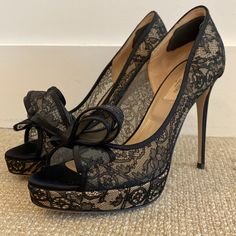 Valentino Garavani. Black Lace With Bow On Toe. Size 38.5. Only Worn A Few Times. Fun Black Heels, Lace Black Heels, 2010s Heels, 00s Heels, Roaring 20s Shoes, Black Vintage Heels, Gothic High Heels, 20s Shoes, Wedding Shoes Black