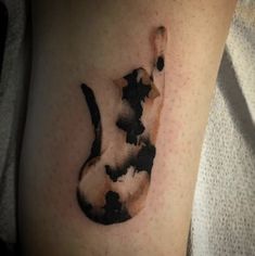 a black and white cat tattoo on the right side of the leg, it looks like something out of space