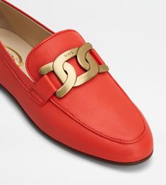 Italian Shoes Women, Tods Shoes, Italian Shoes, Platform Loafers, Italian Luxury, Red Shoes