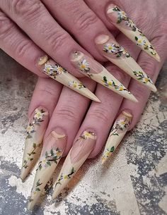 Eccentric Nails, Bougie Nails, Detailed Nails, Daisy Acrylic Nails, Witchy Nails, Perfect Manicure, Spring Nail Designs, Edgy Nails, Goth Nails