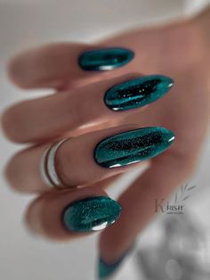 Dark Glittery Nails, Petrol Nails, Trendy Nails Green, Emerald Nails, Teal Nails, Milky Nails, Spring Nail Designs, Green Nail, Her Nails