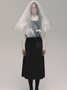 ❤︎Grevecy Barka Redge Best + Long Pleated Skirt❤︎ Pleated Skirt Fashion Illustration, Pleated Jacket, Pleated Long Skirt, Womens Vest, Long Skirt, Pleated Skirt, Skirt Set, Grey