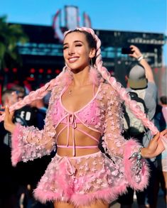 Rave Outfits Pink, Rave Aesthetic Outfit, Rave Outfits Techno, Pink Festival Outfit, Rave Kandi Ideas, Pink Rave Outfit, Cute Rave Outfits, Rave Braids, Rave Kandi