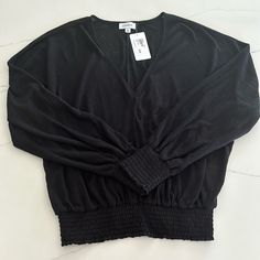 Women’s Evereve Black V-Neck Smocked Long-Sleeved Top, Size L. Never Worn, New With Tags. Fall V-neck Top With Elastic Sleeves, Trendy V-neck Top With Smocked Back, Casual V-neck Top With Smocked Back, V-neck Smocked Top For Brunch, Fall V-neck Ruched Smocked Top, Casual V-neck Top With Elastic Sleeves, Chic Long Sleeve Smocked Top With Elastic Shoulders, Stretch Long Sleeve Smocked Top With Ruched Detail, Stretch Long Sleeve Ruched Smocked Top