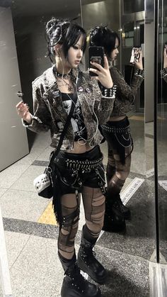 J Punk Fashion, Japanese Rock Fashion, Vkei Style, Metalhead Fashion, Visual Kei Fashion, Hot Costume, Punk Clothing, Alt Outfits, Punk Outfits