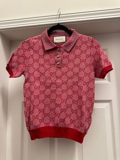 Luxury Gucci Cotton Tops, Luxury Fitted Gucci Blouse, Gucci Black Tops With Letter Print, Gucci Spring Button-up Shirt, Gucci Designer Black T-shirt, Designer Fitted Polo Shirt, Designer Pink Short Sleeve Tops, Luxury Fitted Short Sleeve Polo Shirt, Fitted Short Sleeve Luxury Polo Shirt