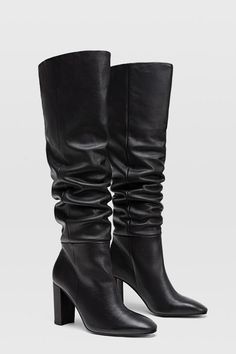 Botas de piel con tacón en color negro, 89,99 euros. 2000s Boots, Heeled Leather Boots, Boots With Heels, Boot Heels, Shoes Boot, Leather High Heel Boots, Slouch Boots, High Heeled Boots