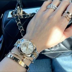 Business Woman Jewellery, Rolex Aesthetic, Millionaire Aesthetic, Jewelry Combos, Jewelry Closet, Lifestyle Entrepreneur, Business Pictures