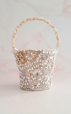 HI MY BEAUTIFUL ETSY SHOPPERS 💕 Please Note- The price of this design will increase February 24, 2022. PLEASE NOTE: I AM NO LONGER ACCEPTING CUSTOM ORDERS FOR WEDDINGS AND SPECIAL EVENTS OCCURING ON OR BEFORE JANUARY 20 ,2022. Thank you for your understanding. 💕 This petite jeweled flower girl basket is one of a kind design. Rhinestones in clear and gold accents this jeweled basket that sparkles and shines. Think of the design as a rhinestone lace aesthetic. This makes every basket unique in d Unique Flower Girl Basket Ideas, Wedding Dress With Gold Accents, Flower Girl Basket Ideas, Flower Girl Basket Alternative, Gold Flower Girl Basket, Basket For Wedding, Lace Aesthetic, Flower Girl Accessories, Gold Wedding Dress