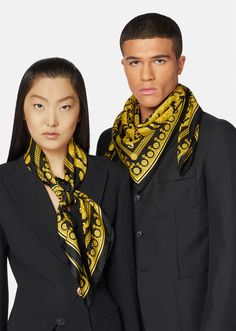 Crafted from pure silk, this foulard features the signature Barocco print. First introduced by Gianni Versace in the early '90s, the print juxtaposes stylised acanthus leaves with a solid background. Versace Vintage, Luxury Clothes Men, Acanthus Leaves, Ways To Wear A Scarf, Versace Gold, Scarf Outfit, Vintage Versace, Versace Home, Atelier Versace