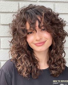 15 Flattering Ways to Wear Bangs for Square Face Shapes Bangs For Square Face, Curly Hair Trends, Natural Curly Hair Cuts, Curly Hair Photos, Square Face, Hairdos For Curly Hair, Curly Hair Inspiration, Curly Hair With Bangs