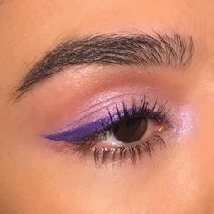 Heart Eyeliner, Extra Makeup, Make Up Color, Purple Eyeliner, Purple Eye Makeup, Eyeliner Styles, Eye Makeup Designs