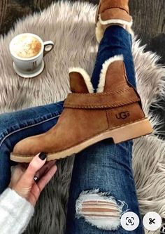 Ugg Booties, Winter Fashion Boots, Boating Outfit, Outfit Winter, Winter Boots Women, Ugg Boots, Cute Shoes