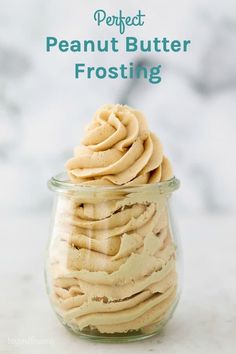 Rich and creamy Peanut Butter Frosting is silky smooth and easy to pipe. Pair this frosting with chocolate or vanilla cake or cupcakes. #peaunutbutterfrosting #esaypeanutbutterfrosting #frosting #frostingrecipe Caramel Buttercream Recipe, Homemade Frosting Recipes, Chocolate Peanut Butter Cake, Vegan Caramel, Strawberry Frosting