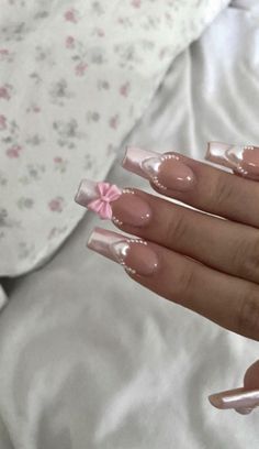 Nails With Bows Rhinestones, Pink Bow Valentines Nails, Pink Nails Ideas Coquette, Acrylic Nails Bow Charm, Pink Nails Princess, Christmas Bow Nails Acrylic, Nail Inspo Coffin Charms, Light Pink Nails Y2k, Girly French Nails