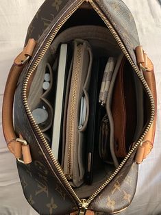 Louis Vuitton Handbag, Essential Bag, Luxury Life, Bag Organization, Study Motivation