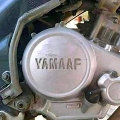 the yamaha logo is visible on this motorcycle's front brake cover, which has been replaced