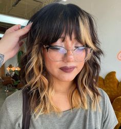 Stunning Black-and-Blonde Shag Balayage Shag Hair Bangs, Shag Haircut For Short Hair, Shag Haircut With Money Piece, Shag Balayage Brunette, Single Highlight Streak, Shag Hairstyles Plus Size, Fringe Shag Hair, Color Blocking Hair Blonde, Short Hair Styles Color Ideas