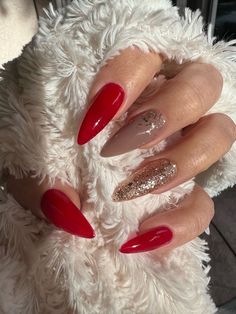 Red New Years Nails Sparkle, Red Oval Christmas Nails, Red Nail Design Ideas, Red Christmas Nail Designs 2024, Simple Red Christmas Nail Designs, Nails For Christmas Simple, Red Nail Designs Classy Almond, Red And Gold Almond Nails, Holiday Nails Red And Gold