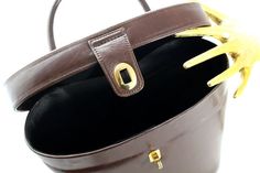 The cute XL lunchbox brown leather bag will accentuate any outfit. Ample room to hold your belongings. Soft brown leather on the outside and black fabric on the inside. Brown leather top handle and latch closure. This bag has not been used. It is a prototype of designer. Ref: B0524 Condition: Near Mint Size: 29cm L X 22,5cm H X 13cm D More vintage handbags in my online shop: http://www.vintagecarwen.com Vintage Leather Box Bag For Office, Vintage Top Handle Box Bag For Office, Brown Bucket Box Bag For Formal Occasions, Formal Brown Bucket Box Bag, Lunchbox Bag, Brown Leather Top, Lunch Box Bag, Top Handle Bags, Brown Leather Bag