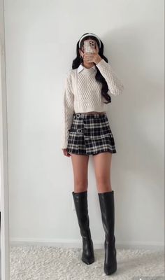 Prep Outfits Aesthetic, Tiktok Outfits Aesthetic, Preppy Fashion Outfits, Preppy Style Inspiration, Preppy Rich Girl Outfits, Preppy Edgy Outfits, Pretty Preppy Outfits, Preppy Goth Outfits, Winter Fancy Outfits