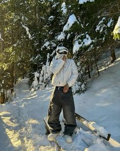 Mens Clothing Styles Winter Outfit, Men’s Layering Outfit, Men Fits Streetwear, Snow Outfit Men, White Puffer Jacket Outfit, Ski Outfit Men, Puffer Jacket Outfit Men, Streetwear Outfit Men, Men Streetwear Outfits