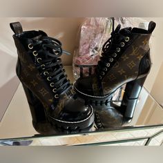 Louis Vuitton Boots Size 35.5 Like New !!!! Louis Vuitton Rain Boots, Shoes Louis Vuitton, Girly Shoes, Louis Vuitton Boots, Louis Vuitton Shoes, Pretty Shoes, Heel Boots, Rain Boots, Bootie Boots