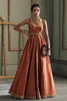 Indian Style Dresses Gowns, Brocade Outfits Indian, Indian Outfit Designs, Brocade Indian Outfits, Dress Pattern Gown, Brocade Lehenga Party Wear, Brocade Gown Indian, Sabyasachi Anarkali Gowns, Banarasi Gown Design