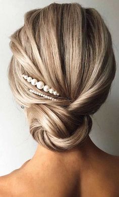 Hair Decor, Wedding Hair Up, Bridal Hair Updo, Hair Accessories Pearl, Best Wedding Hairstyles, Gatsby Style, Wedding Hair Inspiration, Pearl Hair Pins, Low Bun