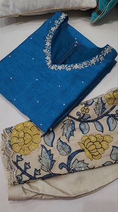 Kurta Work Designs Women, Churidar Neck Designs Cotton, Kurta Neck Embroidery Designs, Kurti Neck Work Design, Maggam Work Dresses For Women, Hand Designs For Kurtis, Simple Neck Designs For Kurti, Embroidery Kurti Design