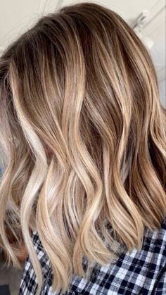 Hair Trends 2023 Hair Color Women, Quarter Highlights Hair, Lightest Brown Hair Color Ash Blonde, Blonde Baliage Hair Brunettes, 2023 Haircolor, Dark Blonde Fall Hair 2023, Chestnut Lowlights Blondes, Medium Length Hair With Highlights Blond, Caramel Blonde Long Bob