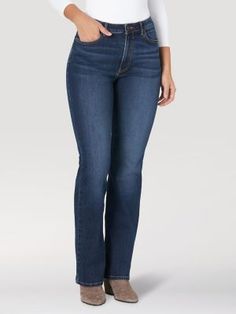 2023 List, Wardrobe Revamp, Clothes Tips, Wrangler Women, Straight Leg Jeans Outfits, Packing Clothes, Comfortable Clothes, Straight Cut Jeans, Moda Jeans