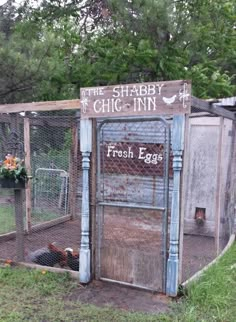 an outdoor chicken coop with a sign that says the shabby chic - inn