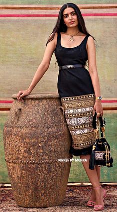 Ethnic Indian Wear, Sabyasachi Outfits, Western Dress Indian Style, Sabyasachi Models, Sabyasachi Designs, Sabyasachi Kurtis Suits, Sabyasachi Dress, Embroidered Gowns, Sabhya Sachi Suits