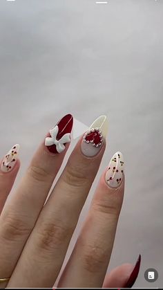 December Nail Colors, Nail Ideas December, December Nails Christmas, December Nail Designs, December Nail Ideas, Cut Dog Nails, Nails December, Nail Designs Christmas, Winter Nail Art Designs