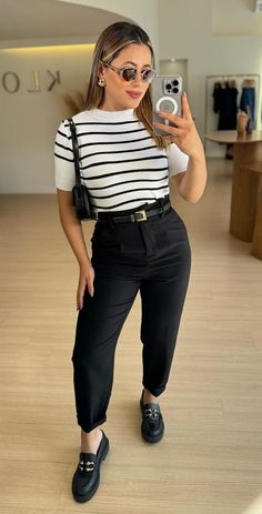 Easy Outfit Ideas For Work, Classy Tomboy Outfits Minimal Chic, 40 Outfits Over 40 Chic, Summer Professional Outfit, Outfits Bonitos, Look Office, Easy Chic, Effortless Outfit, Effortlessly Chic Outfits