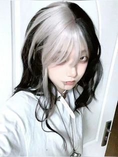 White And Red Hair Aesthetic, Cool Split Dye Hair, Bleaching Ideas Hair, Cute Grey Hairstyles, Blond Hair Streaks, Silver Hair Black Tips, Black White Hair Aesthetic, Hair Colored Ideas, Mullet Long Wolf Tail