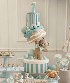 1st Birthday Party Cake, Teddy Bear Cake One Year, First Birthday Boy Cake, Tort Baby Boy, First Birthday Cake Boy, Teddy Bear Cake, Bear And Balloon Cake