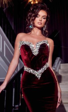 Plus Size Sequin Dresses, Velvet Evening Gown, Portia And Scarlett, Rental Wedding Dresses, Basque Waist, Velvet Evening Dress, Emerald Bridesmaid Dresses, Green Homecoming Dresses, Velvet Prom Dress