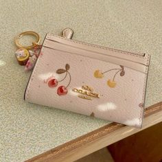 Coach Wallet Aesthetic, Cute Wallet Aesthetic, Aesthetic Wallet, Wallet Aesthetic, Wallet Cute, Cute Wallet, Purse Essentials, Cute Wallets