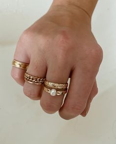 Bring a vintage look to life with our floral band. Perfect in its simplicity and feminine detail. Stack it with one of our many stacking rings for a layered look. Vintage Ring Stacking, Gold Rings Stacks, Cool Ring Stacks, Stack Gold Rings, Gold Fashion Rings, Ring Stack Vintage, Ring Inspo Jewelry Gold, Ring Stack Gold And Silver, Stack Rings Gold