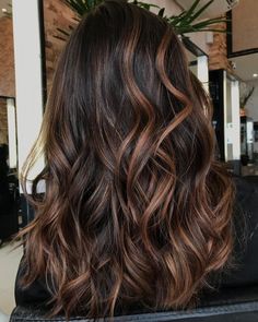 Desi Hair Color Ideas, Brown Hair Highlights Ideas, Dark To Light Brown Hair, Dark Brown Hair With Light Brown Lights, Light And Dark Brown Hair, Dark Brown To Light Brown Ombre, Brown Hair Cuts, Highlights For Dark Brown Hair