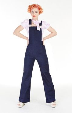 Style Dungarees, Retro Overalls, Clog Fashion, Womens Overalls, Denim Retro, Denim Dungarees, 50s Style, Plain Tees, Wide Leg Pant