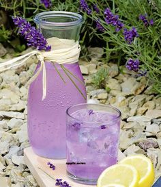 Lavender Engagement, Lavender Drink, Lavender Martini, Summer Mocktails, Dr Sebi Alkaline Food, Lavender Cocktail, Modern Gardens, Iced Drinks Recipes, Drink Recipes Nonalcoholic