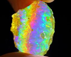 Opal Aesthetic, Raw Opal, Pretty Rocks, Beautiful Rocks, Luz Natural, Minerals And Gemstones, Rough Opal