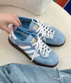 Blue Adidas Outfit, Adidas Gazelle Blue, Samba Shoes, Pretty Shoes Sneakers, Aesthetic Shoes, Blue Adidas, Swag Shoes, Stylish Shoes