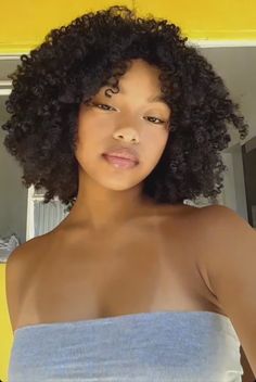 Traditional Tattoos Girly, Curly Afro Black Women, Black Women With Curly Hair, Curly Hair Black Woman, Coily Curly Hair, Afro Aesthetic, Womans Hair, Curly Hair Girl, Curly Natural Hair